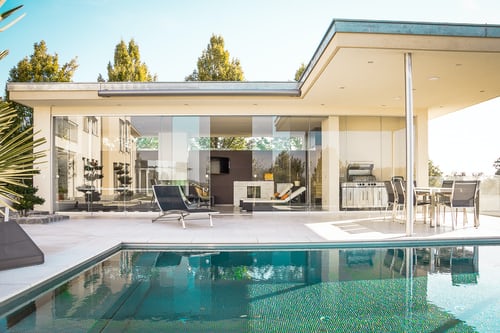 10 Must-Have Items for Enhancing Luxury at Home
